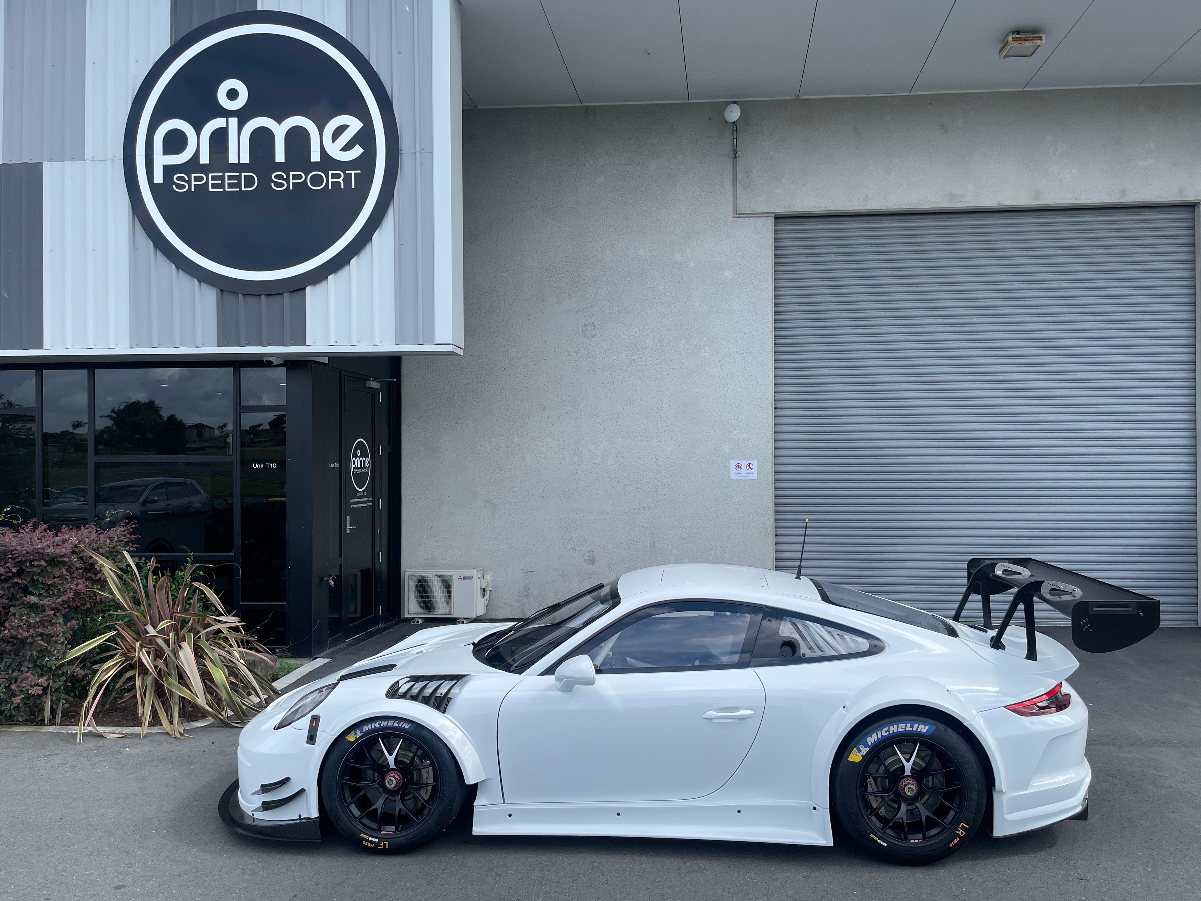 Porsche GT3 Cup MR SP-Pro in White FOR SALE at Prime Speed Sport, New Zealand. Left Hand Side view of the car.